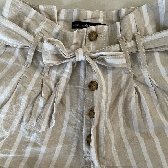 A&F Striped Paperbag Shorts - Picture 4 of 6